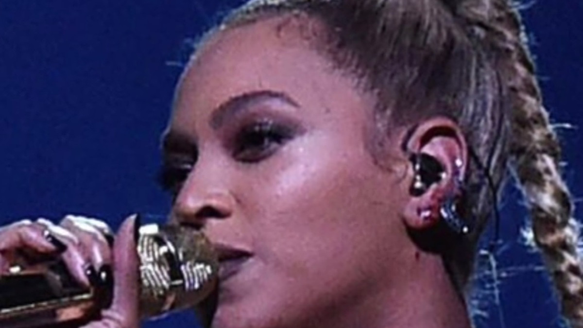 У Beyonce потекла кров з вуха - фото 1