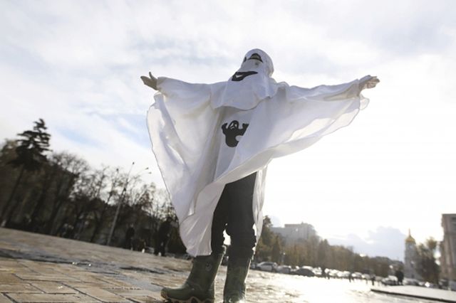 Київ заполонили страшні зомбі - фото 114681