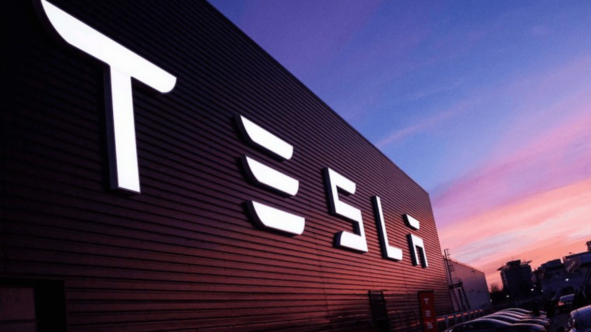 Tesla спільно з Panasonic створюватиме сонячні батареї - фото 1