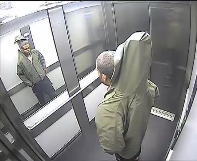 Грабіжник намагався винести з магазину під одягом двометрові жалюзі- фото 111842