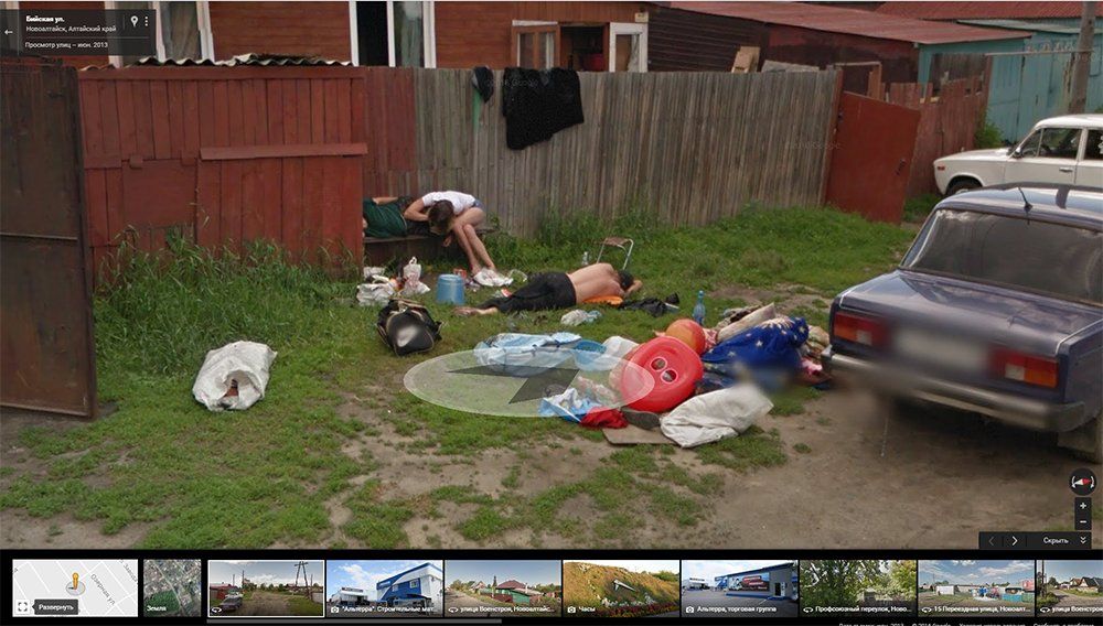 Google "замазав" сплячих посеред вулиці росіян