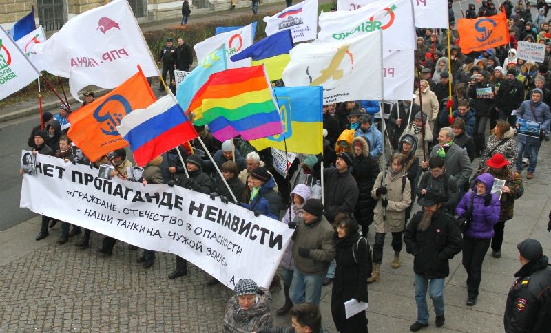 У Петербурзі провели "Марш проти ненависті" під прапорами України та кримських татар