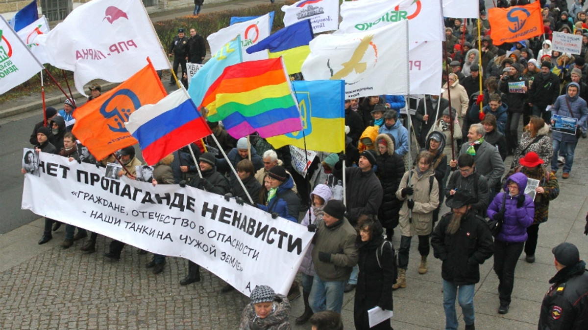 У Петербурзі провели "Марш проти ненависті" під прапорами України та кримських татар - фото 1