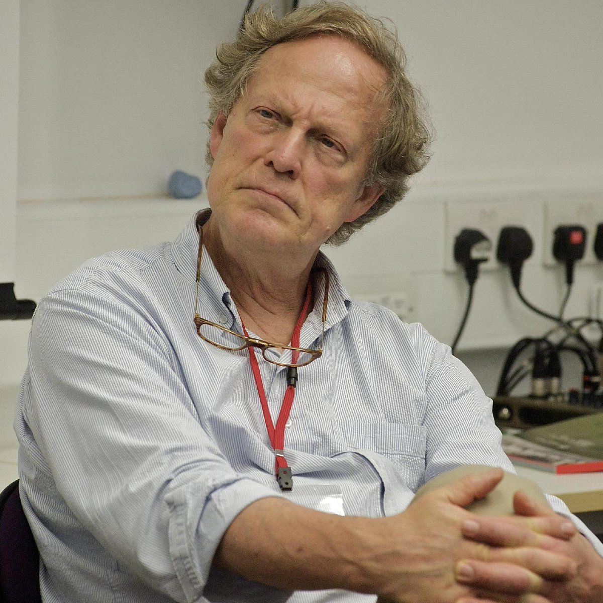 Директор WikiLeaks помер