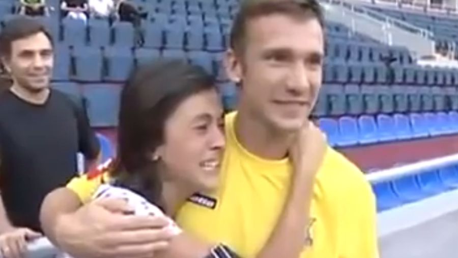 Як фанатка впала в істерику після зустрічі з Андрієм Шевченком: з'явилося відео