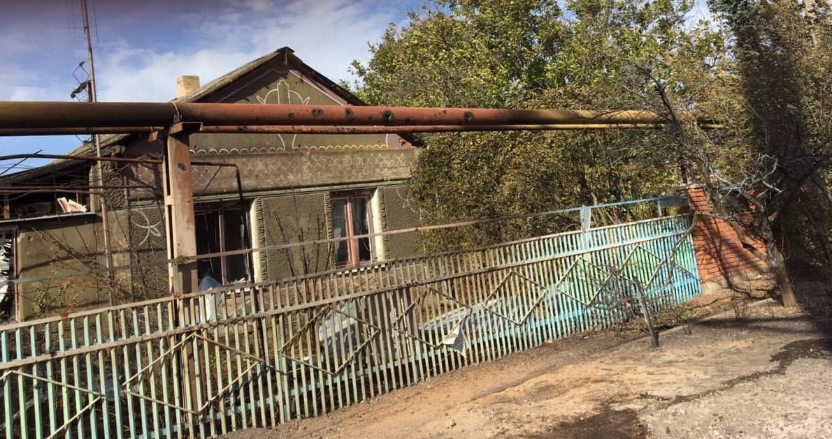 Під Маріуполем терористи обстріляли житлові будинки - фото 1