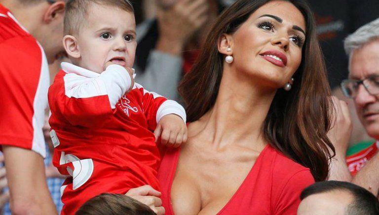 Чоловічий глянець назвав найсексуальнішу вболівальницю Європи