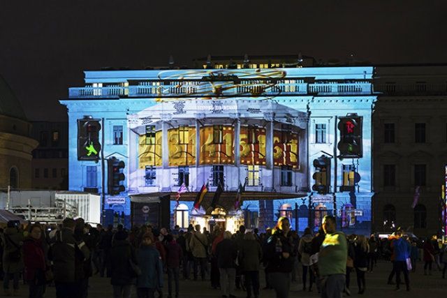 Світ очима бджоли: Українці виграли на Фестивалі світла в Берліні