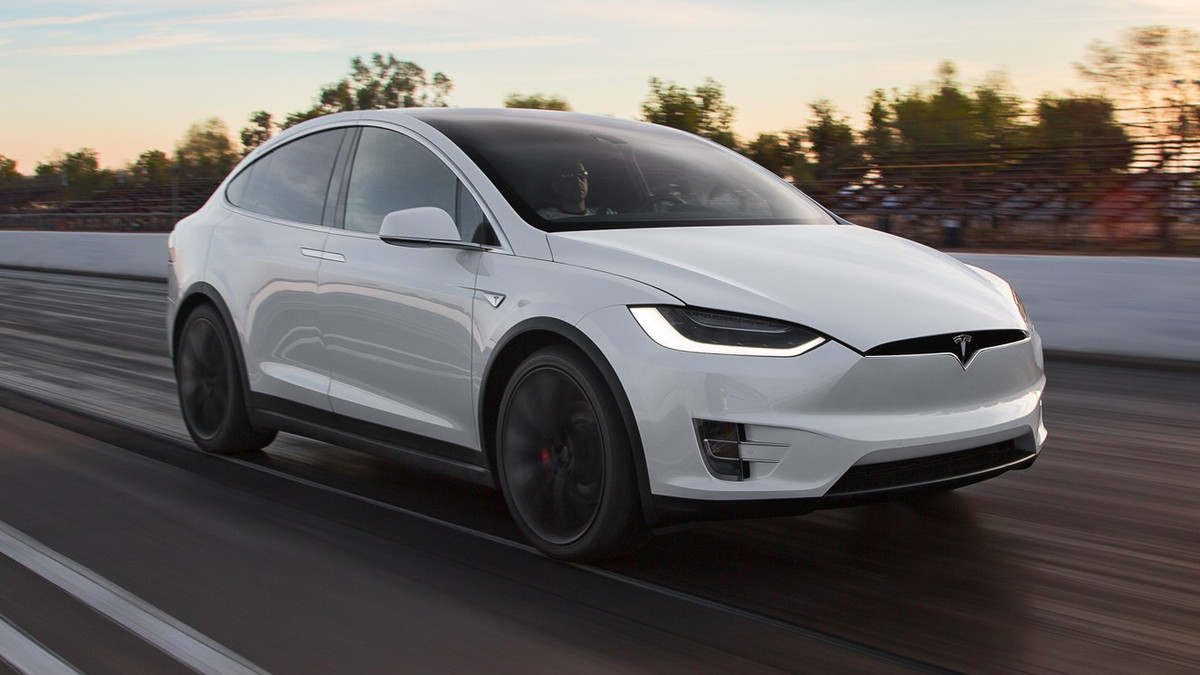 Автомобілі Tesla будуть мати захист від "біологічної зброї" - фото 1