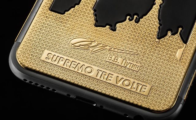 На честь Путіна презентували золотий iPhone 7 - фото 108080