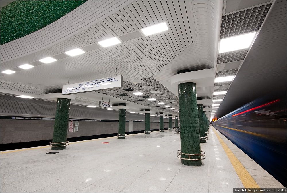 У київському метро почав горіти потяг