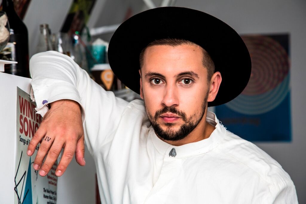 Monatik поділився, чому ніколи не знімає шапку - фото 1