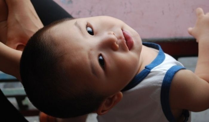 Танець батька з немовлям розбурхав мережу