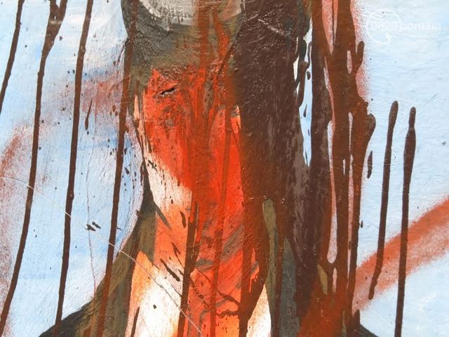 У Маріуполі вандали облили фарбою патріотичний мурал - фото 110559