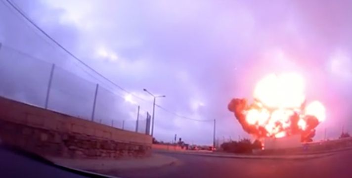 Вибух внаслідок падіння літака - фото 1