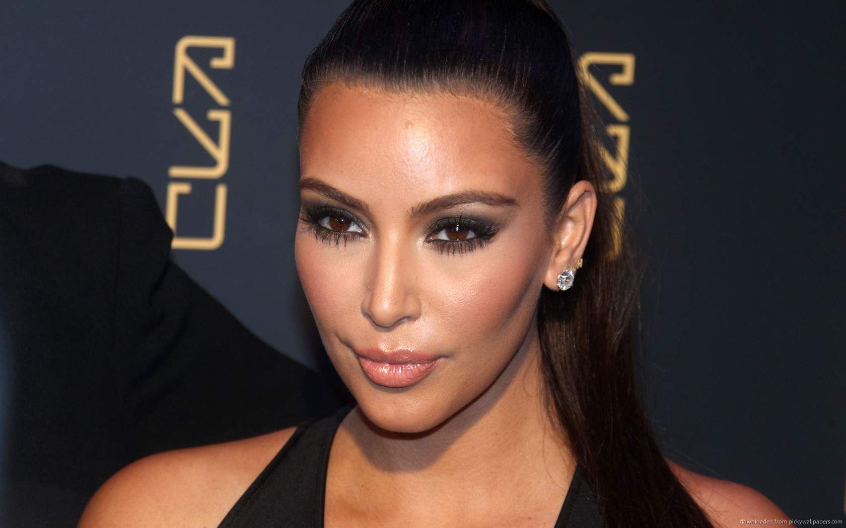 Відчуй себе Кардашьян: в США продають костюм "жертва пограбування"