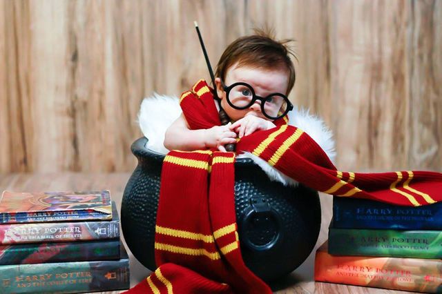 Мережу сколихнули фото 4-місяної дівчинки в образі Гаррі Поттера - фото 110611