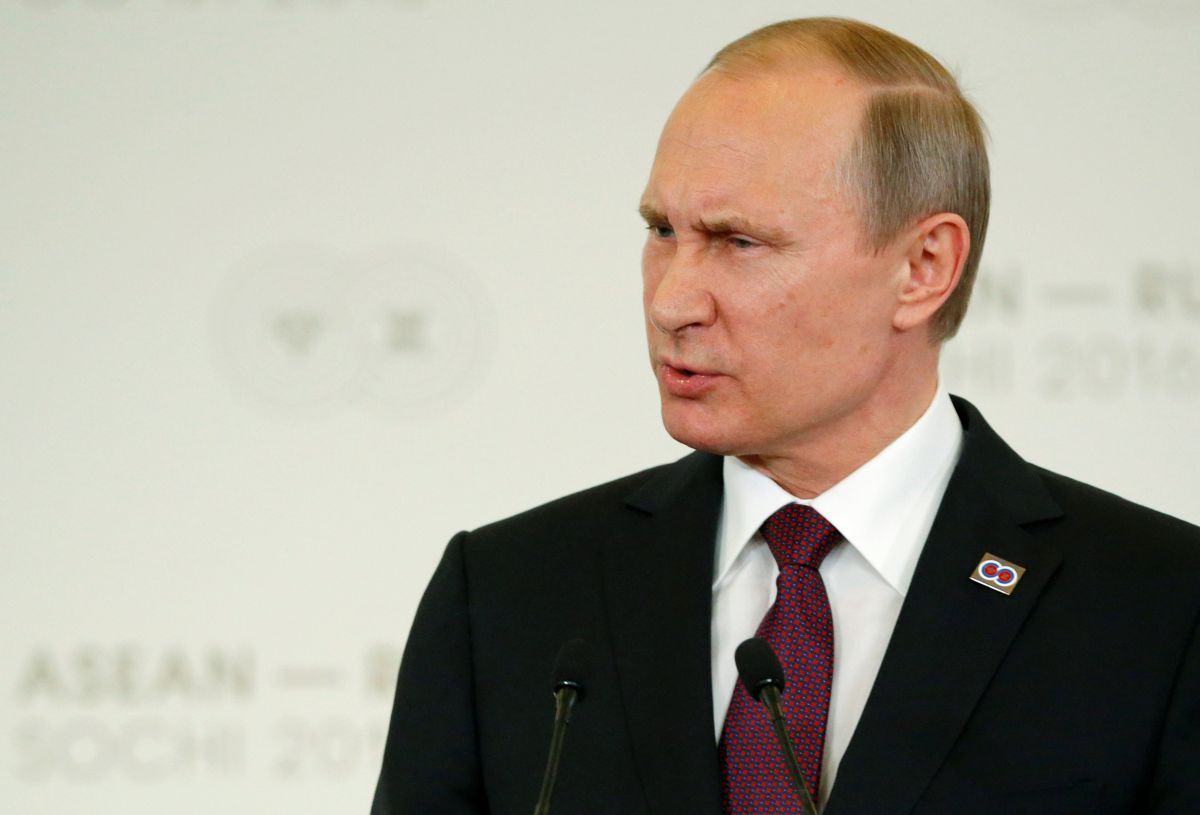 Російські депутати здивували "символічним" подарунком для Путіна