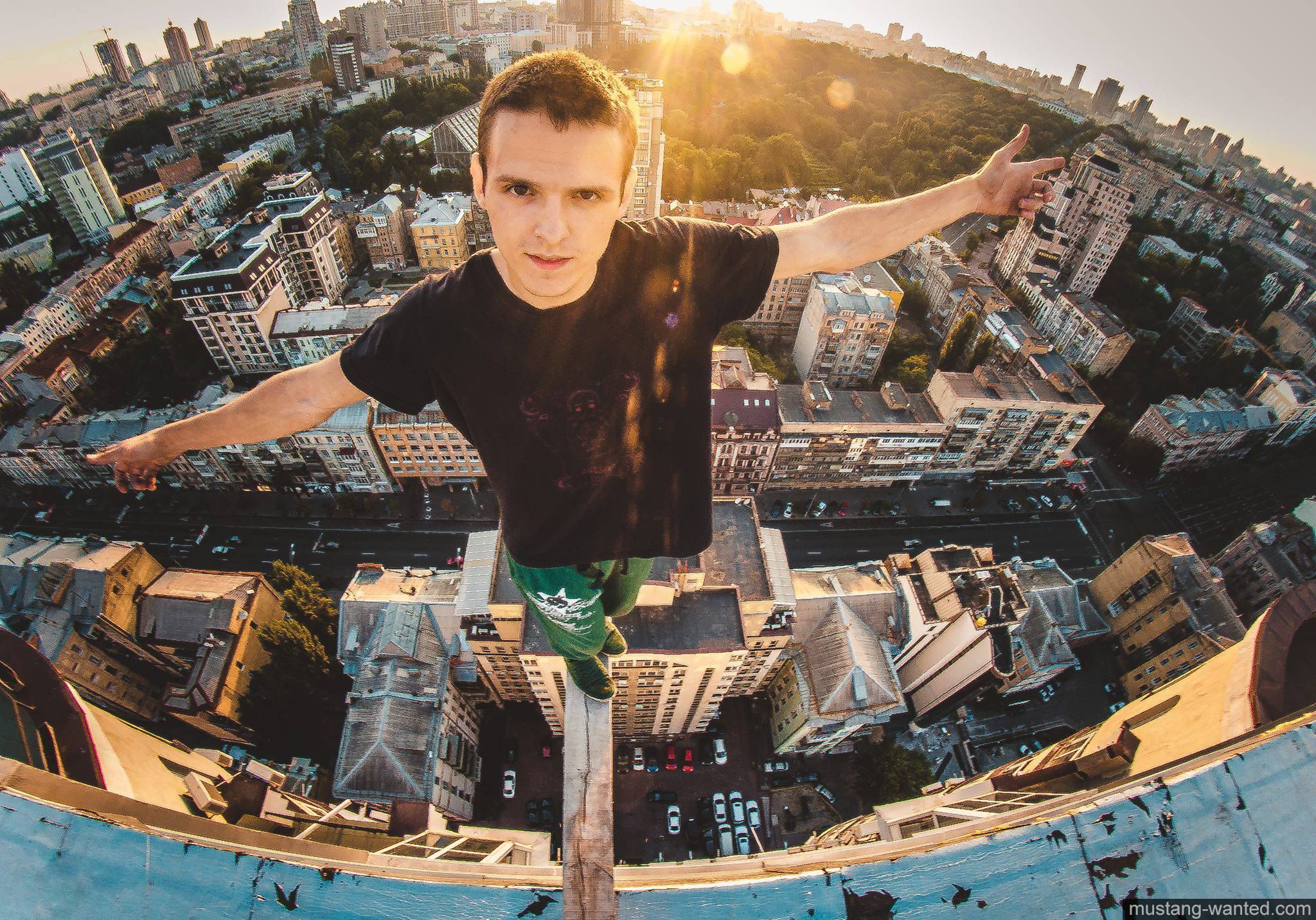 Руфер відзначився тим, що розфарбував зірку у Москві - фото 1