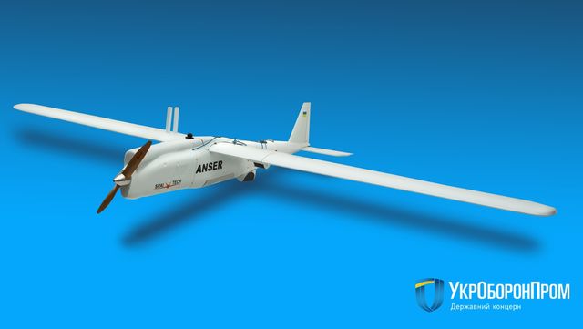 У Києві показали найновіший український безпілотник - фото 109972