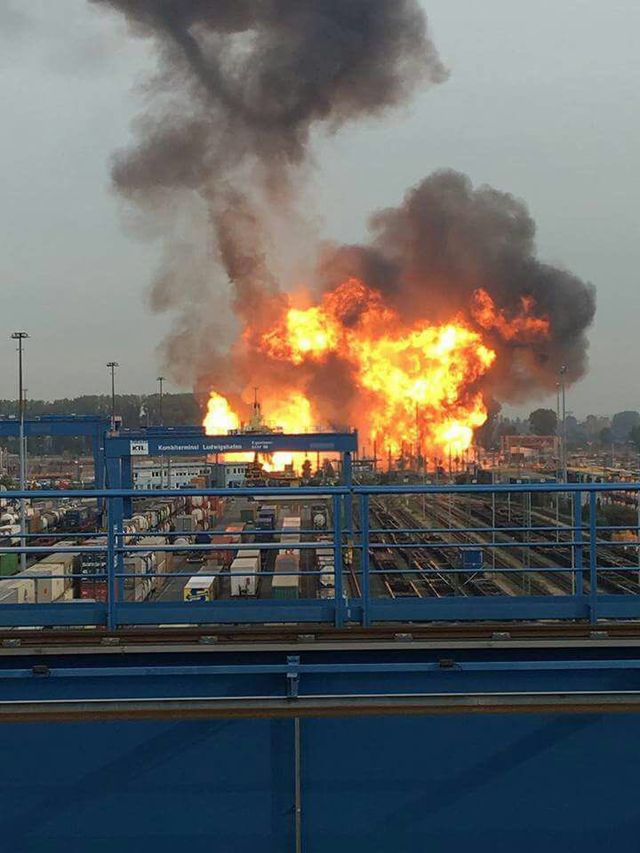 У Німеччині стався вибух на великому хімзаводі - фото 110907