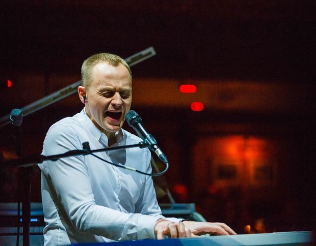 На концерті в Києві Табаков влаштував виставку картин 5-річної донечки - фото 112751