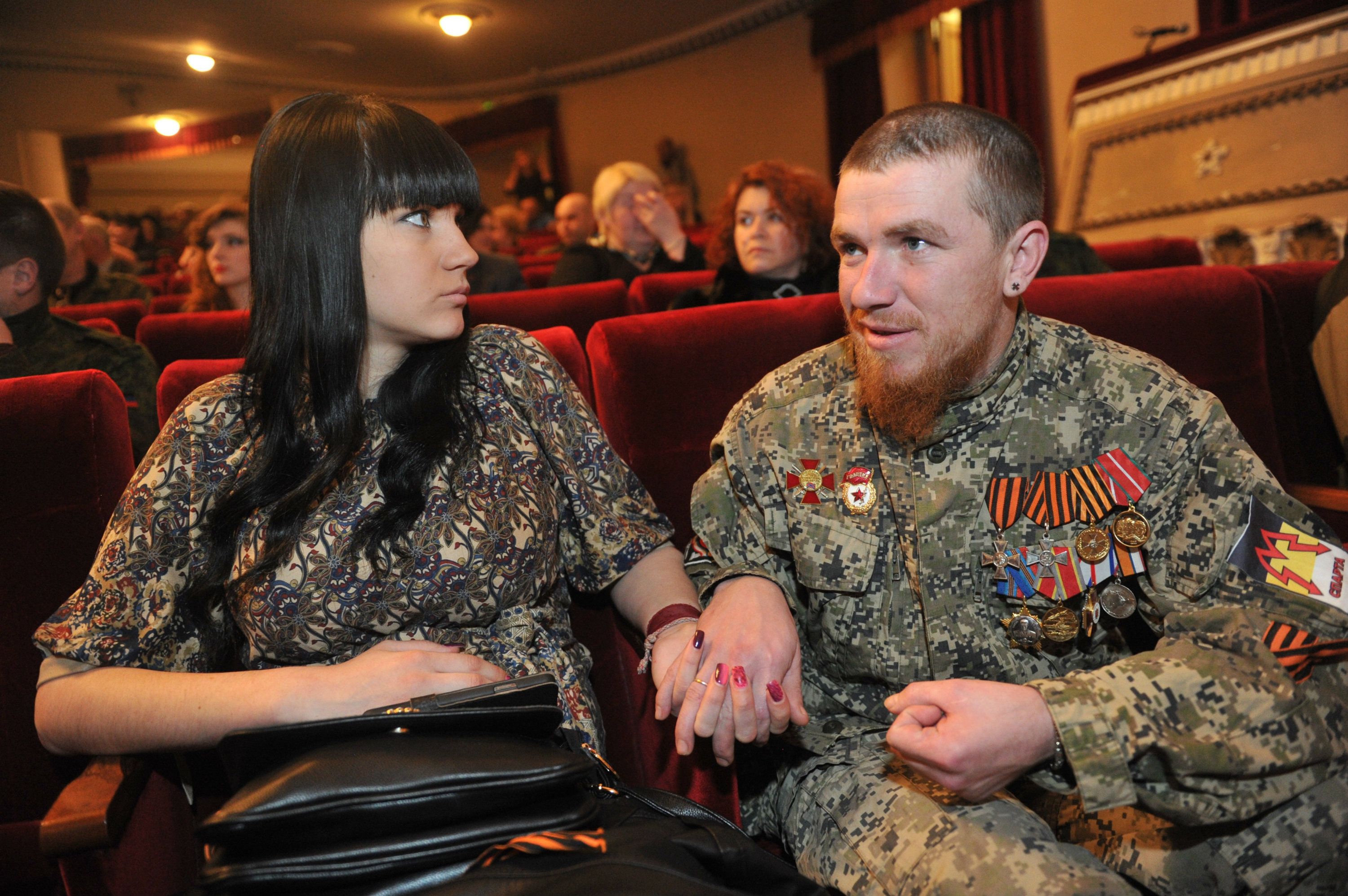 У мережі висміяли дивний наряд вдови Мотороли на похороні: з'явилося фото