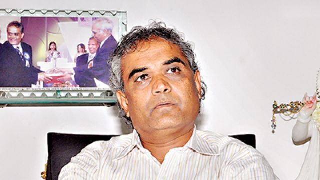 Індійський бізнесмен подарує своїм працівникам 1260 автомобілів