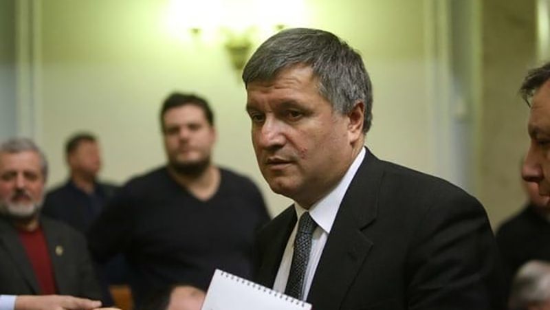 Аваков вніс поправки до "закону Савченко"