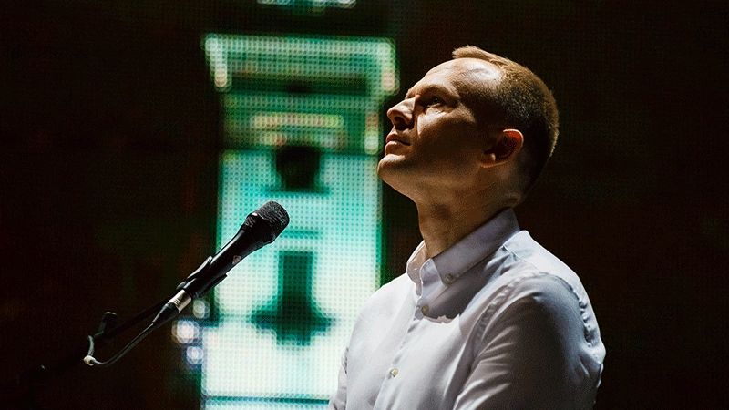 На концерті в Києві Табаков влаштував виставку картин 5-річної донечки