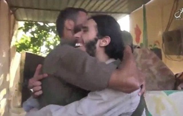 Джихадист показує на праву руку і вгадує - фото 1