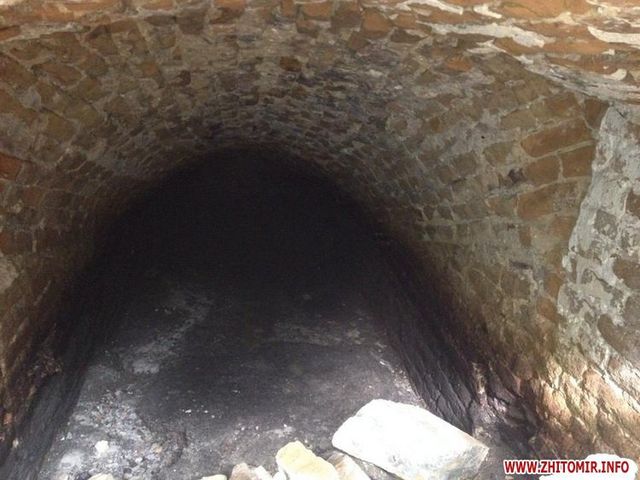 Посеред Житомира виявився підземний тунель - фото 109449