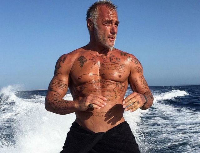 "Танцюючий мільйонер" Instagram зробив фото у стилі Путіна