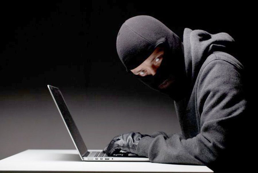 "України нема" – хакери зламали сторінку штабу АТО в Facebook