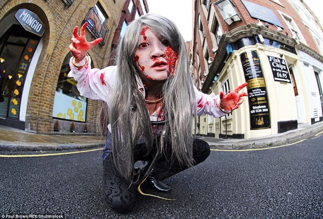 Тисячі ходячих мерців бродили у Лондоні
 - фото 109580