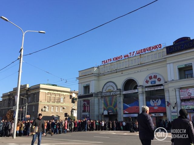 Донецьк зупинився через похорон Мотороли: з’явилися фото - фото 111474