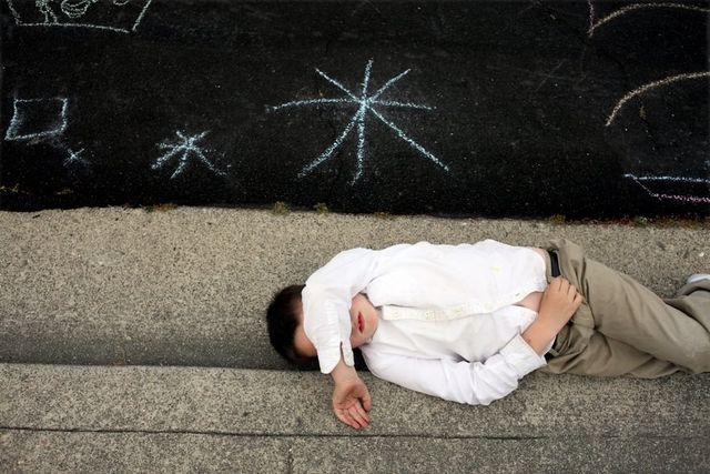 Батько-фотограф знімає таємничий світ, у якому живе його син-аутист: фото
 - фото 110873