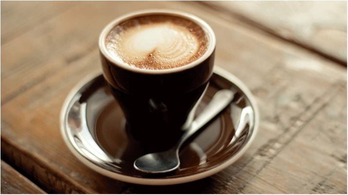 Учені пояснили, чому кава бадьорить не всіх