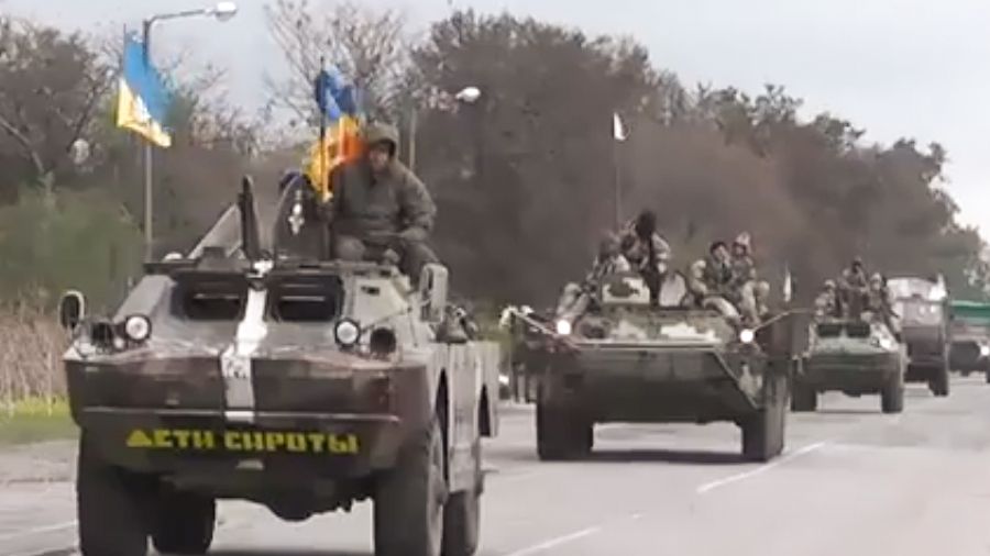 Як українські військові ефектно налякали кримських окупантів: з'явилося відео