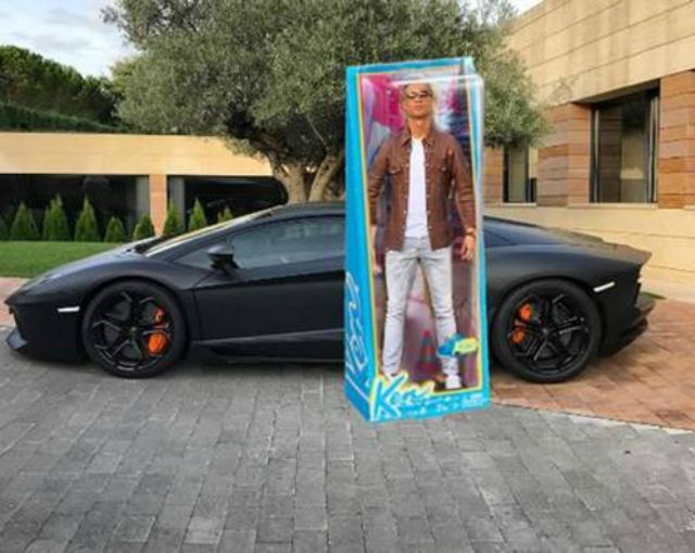 Роналду потролили через фото із крутою машиною - фото 111185