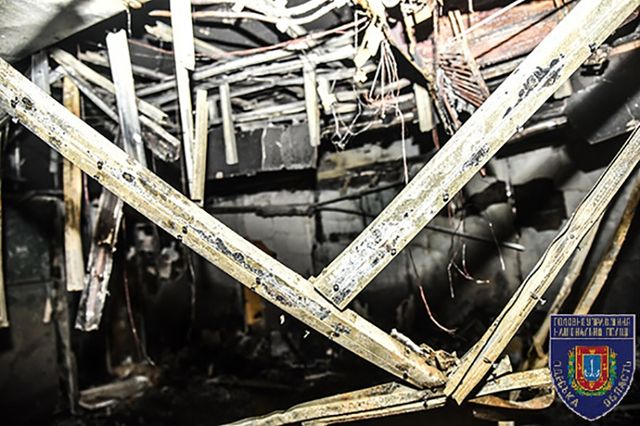 В Одесі підпалили торговий центр з людьми: моторошні фото - фото 119578