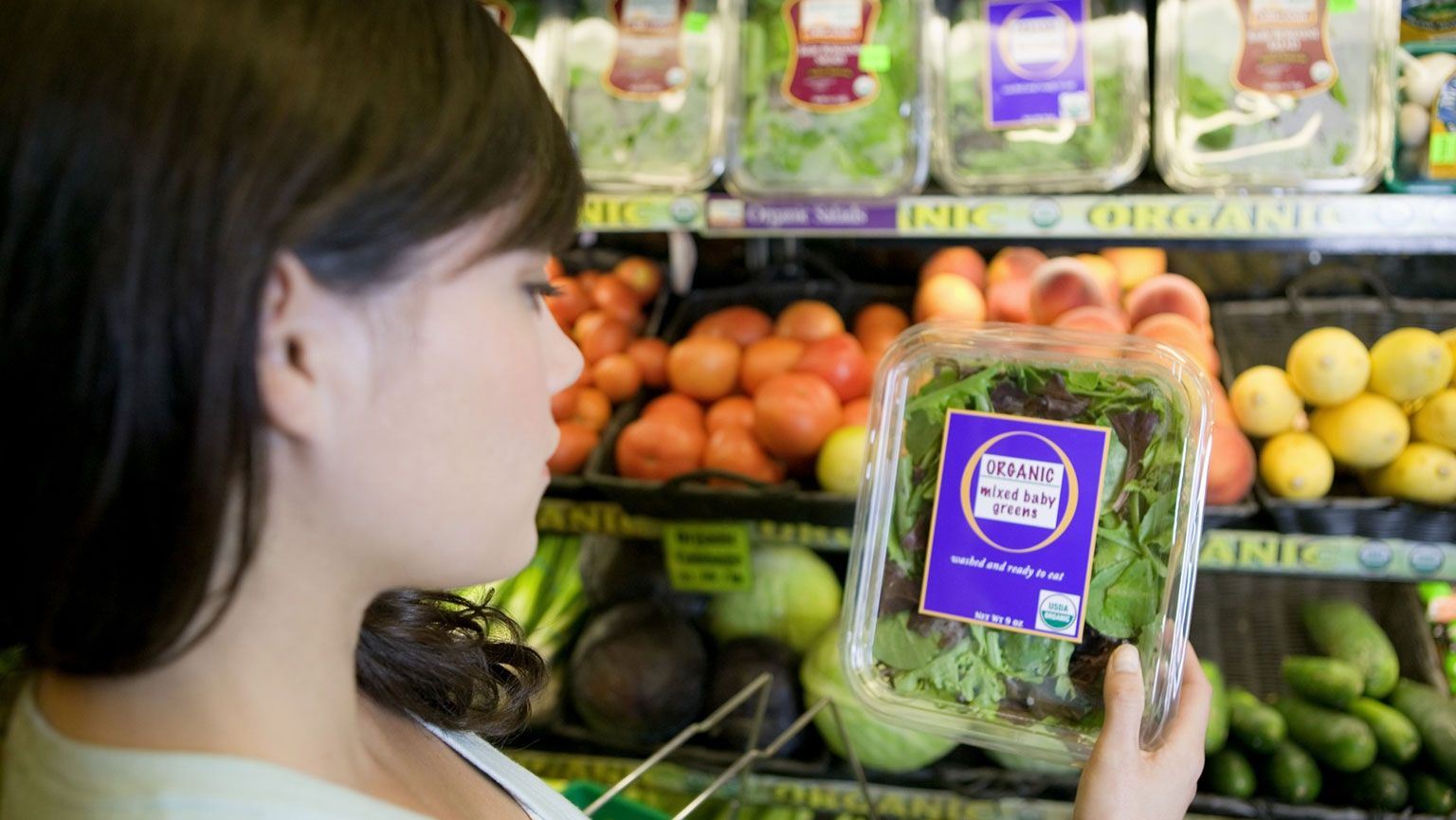Вчені розвінчали міф про користь органічної їжі