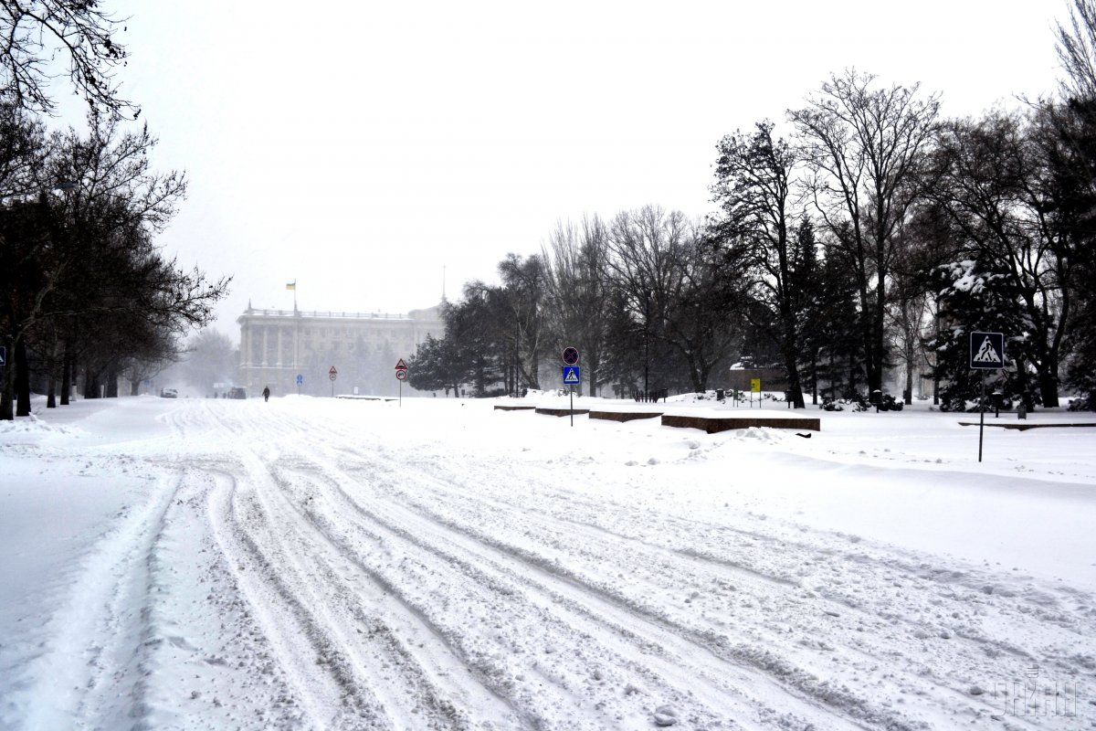 Від снігопадів постраждали шість областей