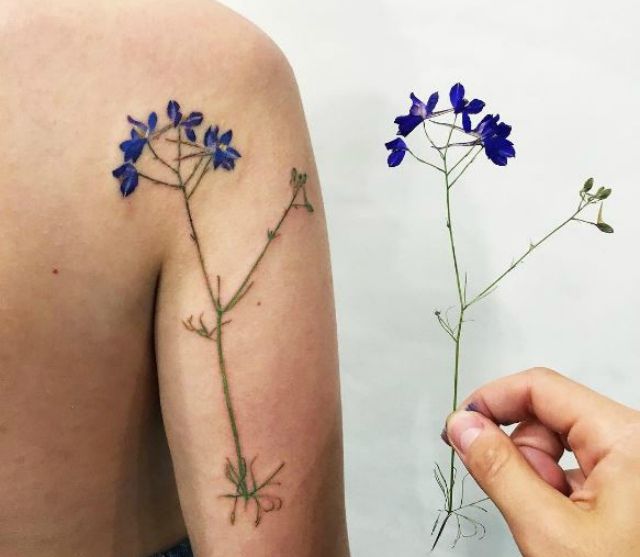Українка робить неймовірні тату, використовуючи квіти