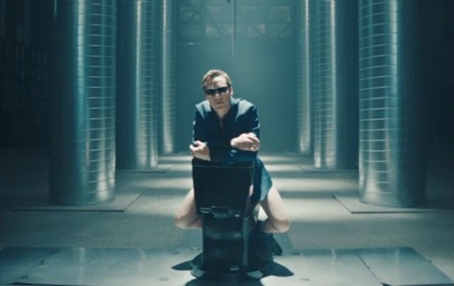 Мережу підірвала пародія Камбербетча на унітазі