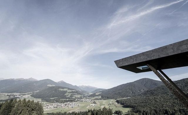 В Італії відкрили один з найекстремальніших у світі басейнів - фото 121246