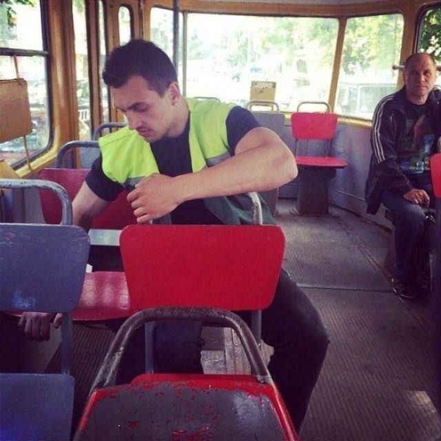 Київський кондуктор розважає пасажирів танцями: з'явилося відео