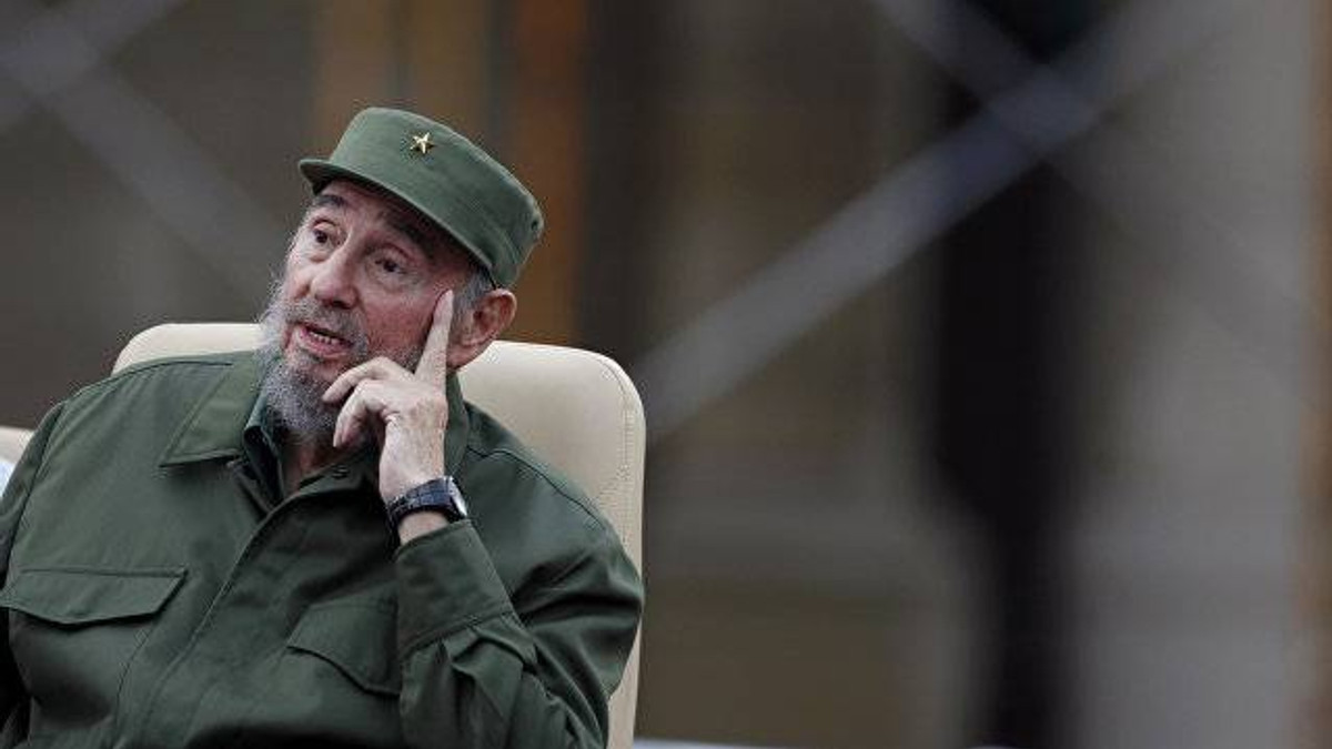 Порошенко розповів, за що українці повинні бути вдячні Фіделю Кастро - фото 1