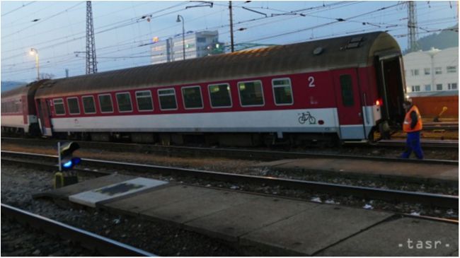 У Словаччині зійшов з рейок пасажирський поїзд: з'явилися фото