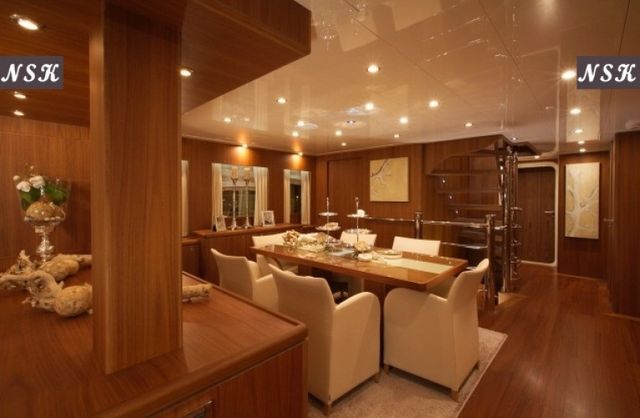 В Інтернеті продають розкішну яхту Януковича-молодшого 
 - фото 117660